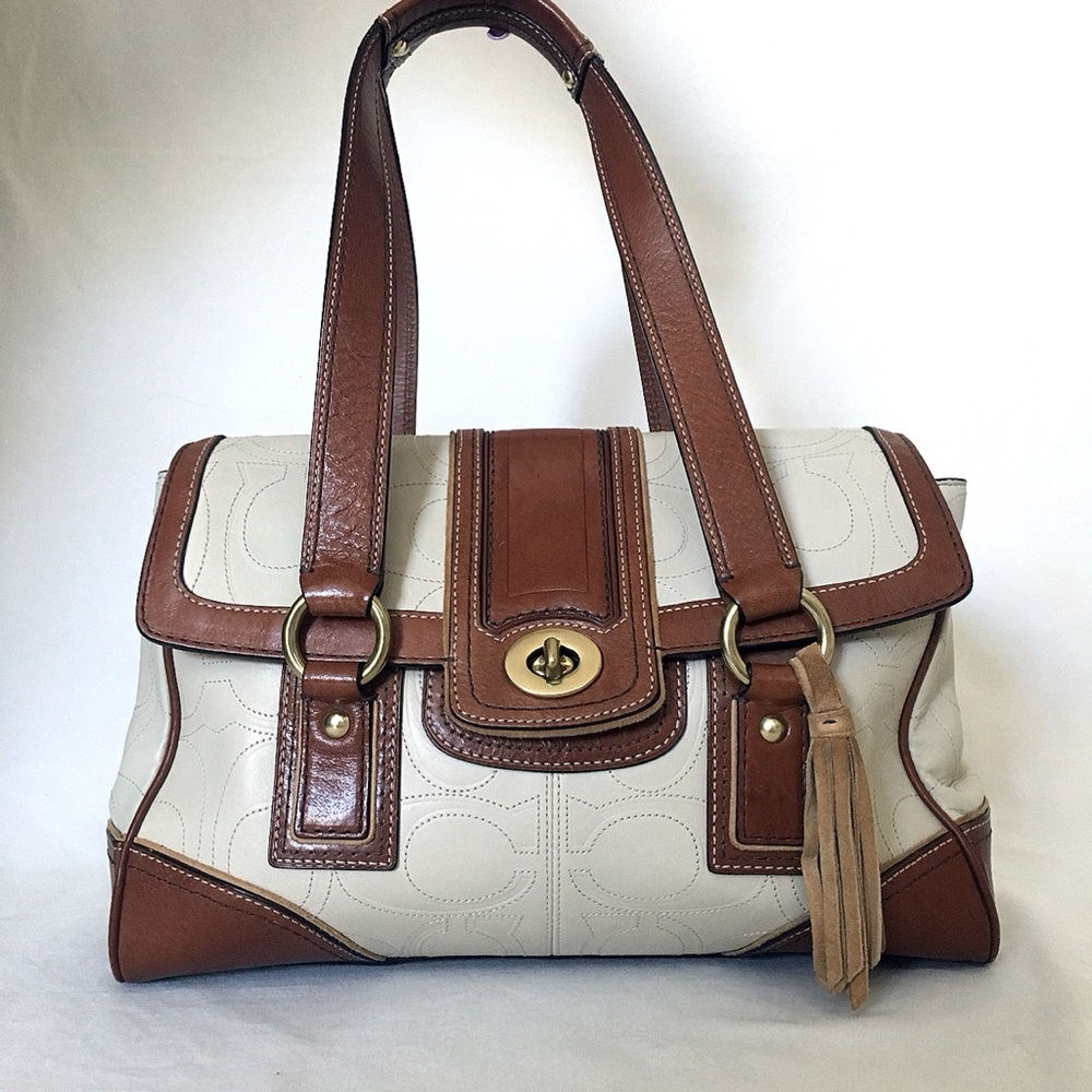 Coach! A beautiful Coach Hamptons purse! 👜